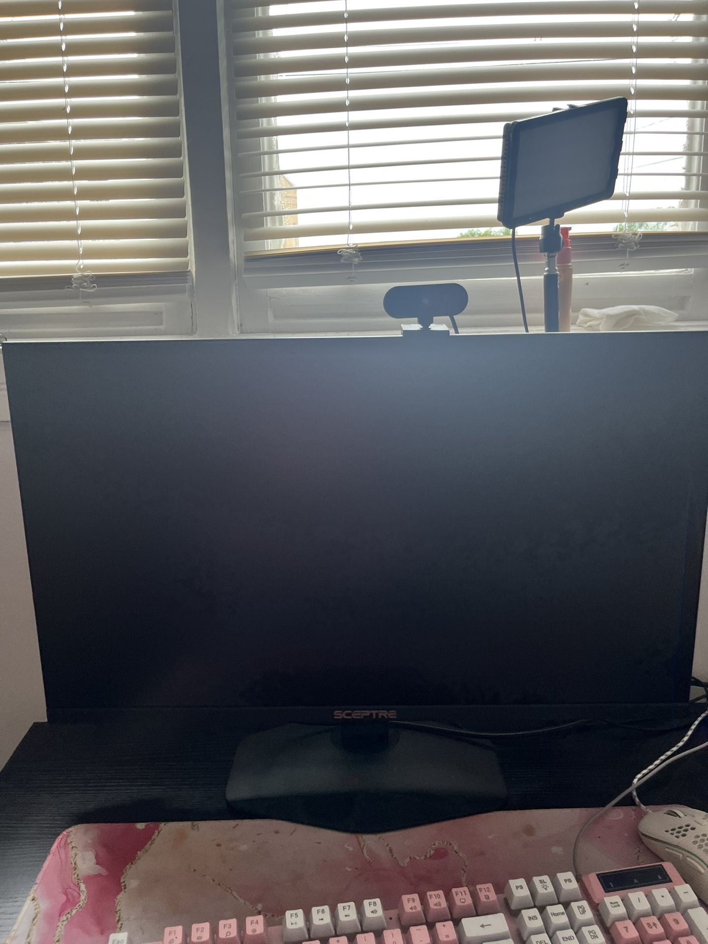 27 Inch Monitor