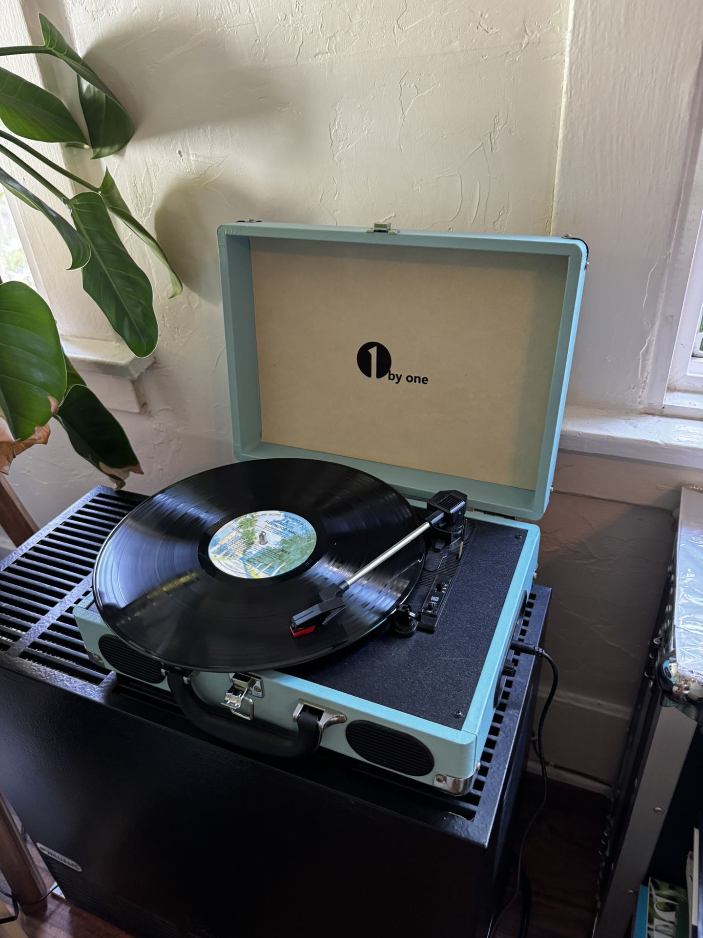 1byOne Vintage Record Player