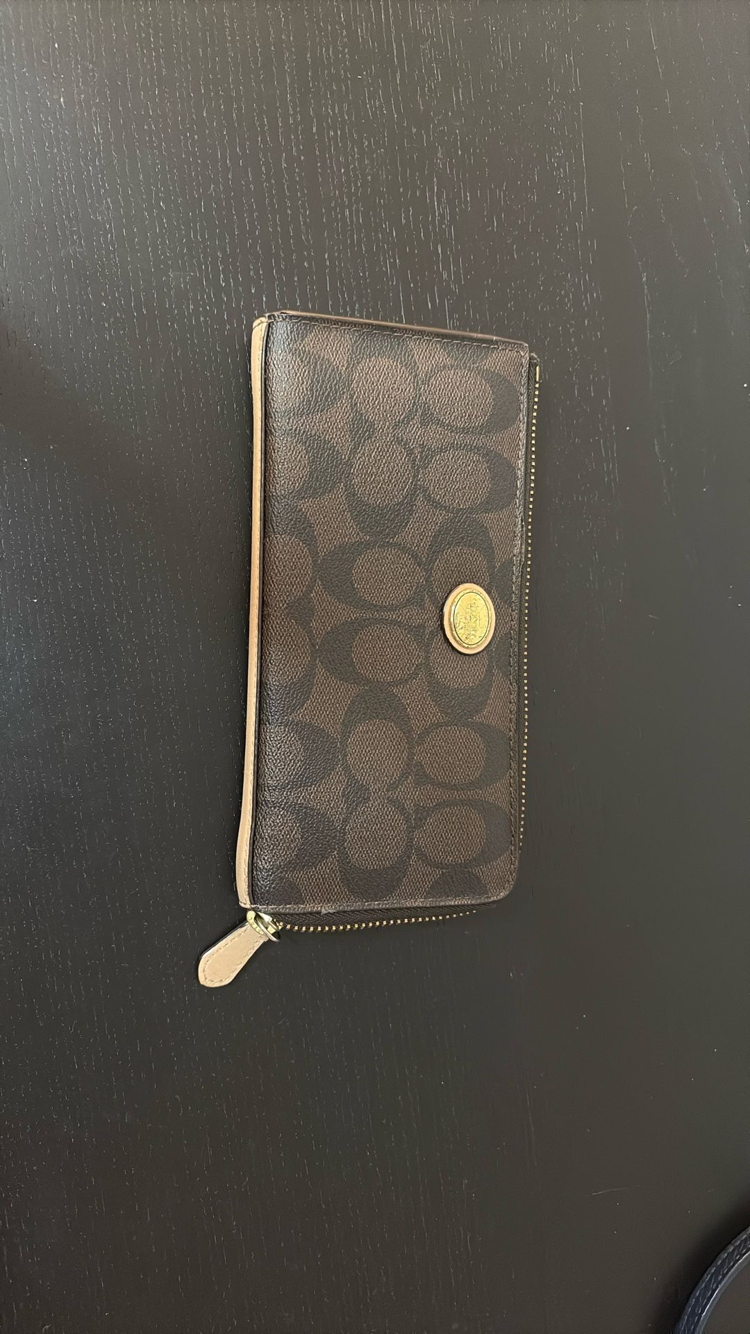Coach Zipper Wallet 