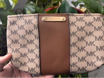 Michael Kors Fanny pack.