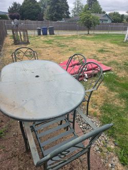 Free Outdoor Table W/ 6 chairs and Cushions