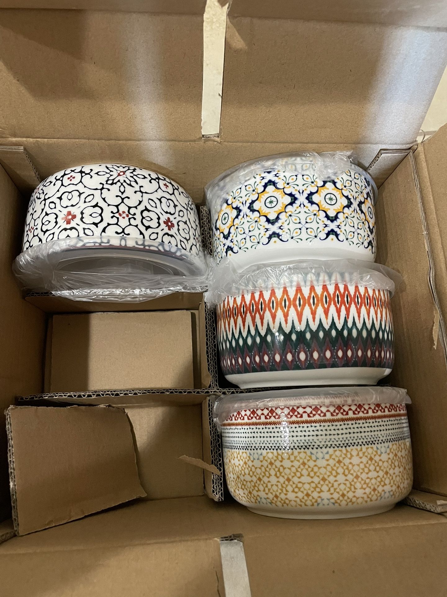 New in Box 4 Colorful Stoneware Cereal Soup Storage Bowls w/Lids