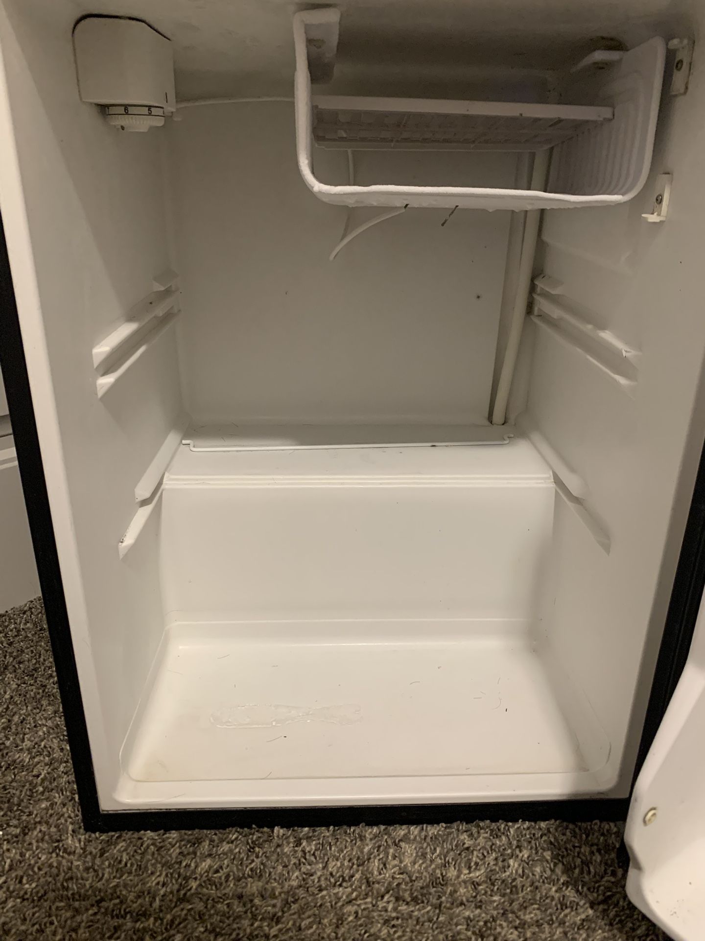 BLACK MINI FRIDGE