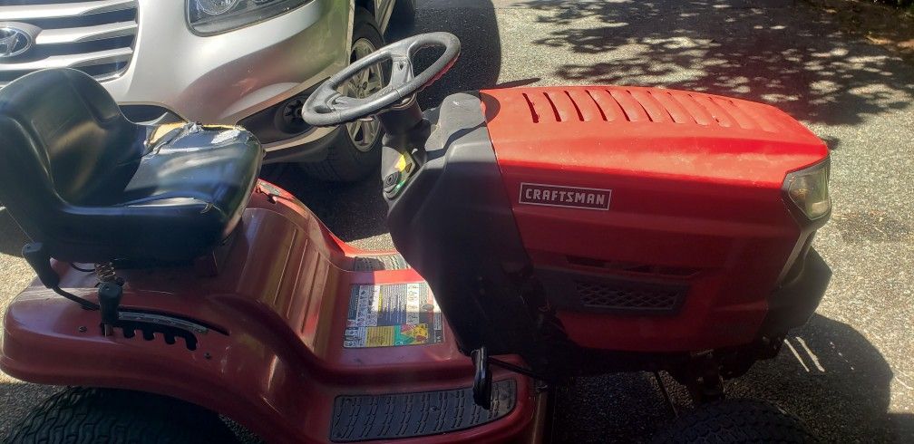 Craftsman Riding Lawnmower