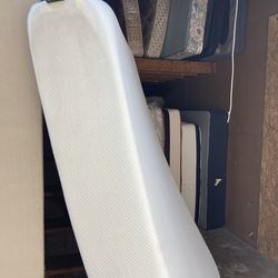 Queen memory foam! Zinus! $150