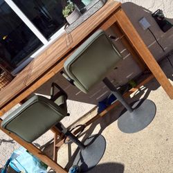TABLE AND CHAIRS 
