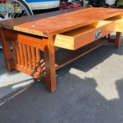 solid coffe table 2 drawers