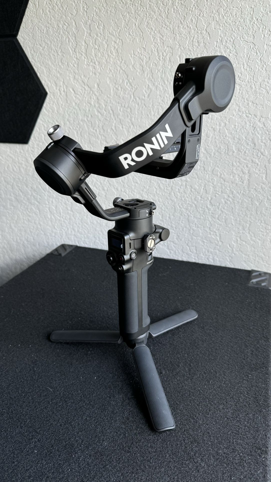 DJI Ronin SC 2 3 Axis Gimbal with tripod+ DJI Ronin Raveneye + DJI Ronin Phone Holder