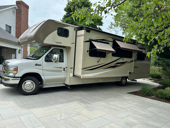 2016 Class C Winnebago Minnie Winnie in like new condition
