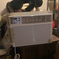 GE Air Conditioner (Small Rooms)