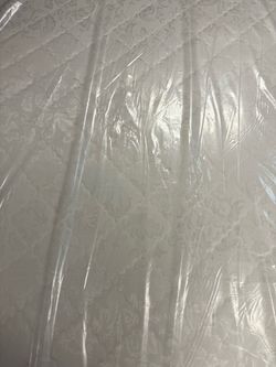 Queen mattress and boxspring