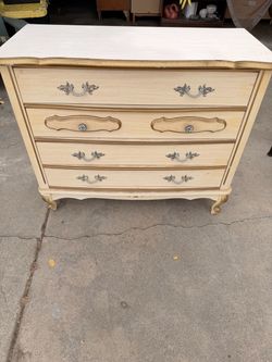French Provincial 4-Drawer Dresser Chest
