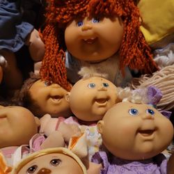 Cabbage Patch Doll Collection Of 19 Babies And Kids.