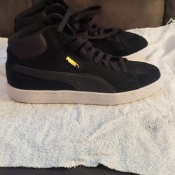 NEW PUMA BLACK size 10