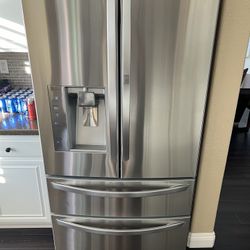 Like New LG Refrigerator 