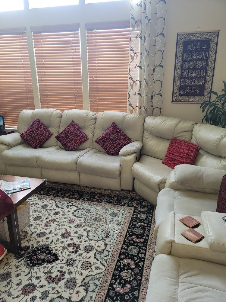 White Leather Couch With 4 Recliners