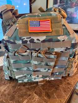 Plate Carrier Tactical Vest Adjustable Medium-2X quick-disconnects like new