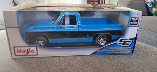 1974 Chevrolet C10 Cheyenne Super 1/18 scale metal made aprox 11 inches long
