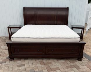 Beautiful King size bed with 2 night table, mattress included for free. Delivery available for an additional cost.