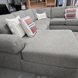 Gray Sectional Couch  – LIKE NEW 🚛 FAST SAME DAY DELIVERY! 🚚