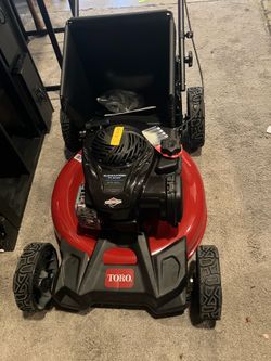 TORO Briggs & Stratton GTS 140cc Gas Lawnmower(See & Click On Pictures). New. Never Been Used