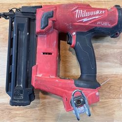 Milwaukee 2746-20 M18 FUEL 18V Li-Ion Brushless Cordless Gen II 18-Gauge Brad Nailer (Tool-Only)