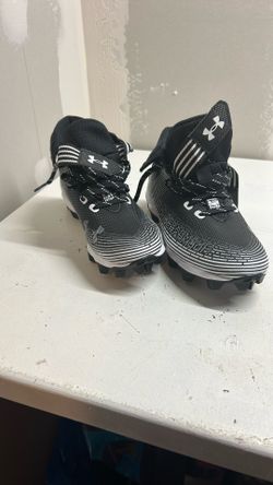 Size 5.5 Cleats -new