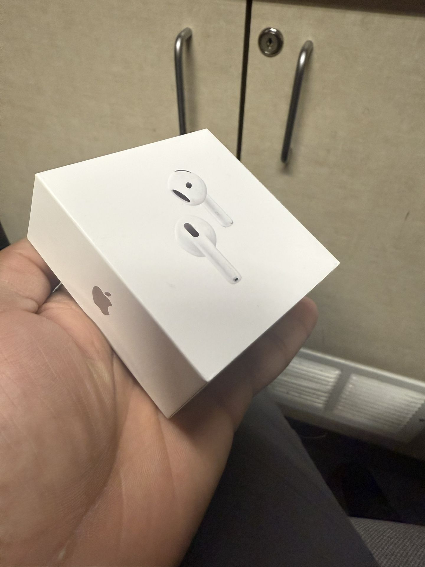 AirPods 4