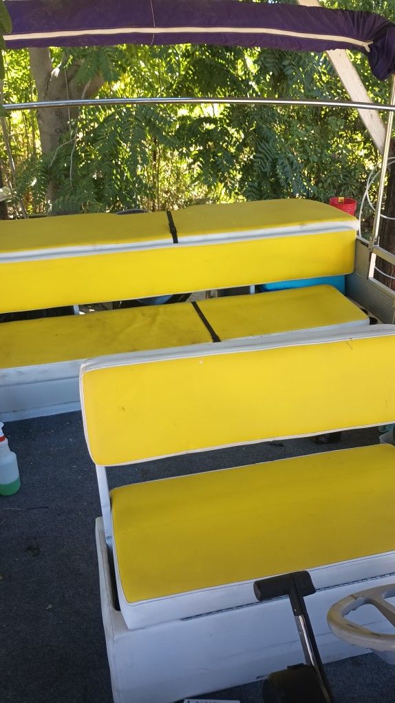 1990 Hurricane Deck Boat