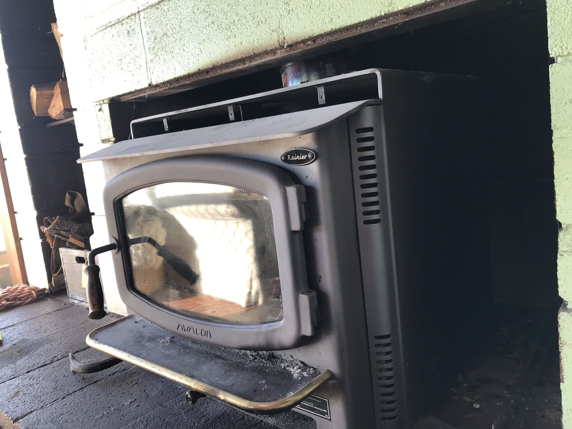 Avalon rainier 945/990 wood stove insert for Sale in Gig Harbor, WA