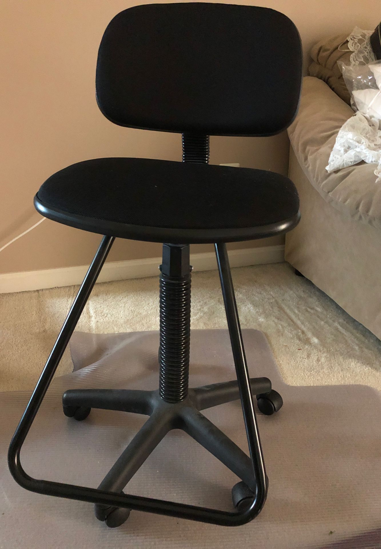 Adjustable computer chair