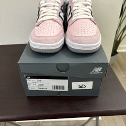 New Balance Men Sz 6 / Women 7.5