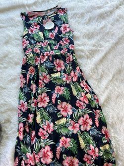 Long Beautiful Flower 🌺 Dress Size: S