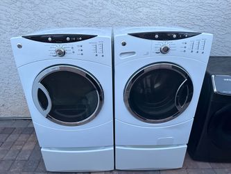Like New set GE washer and gas dryef