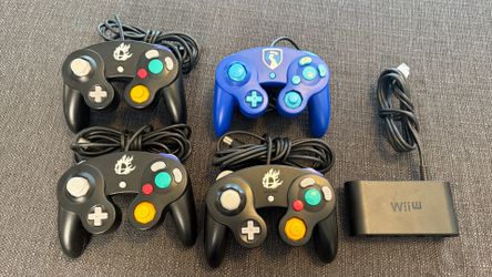 Set of 4 Nintendo GameCube controllers & Controller adapter (Super Smash Bros)