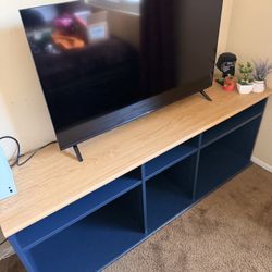 Desk & TV