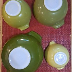 VINTAGE PYREX bowl set