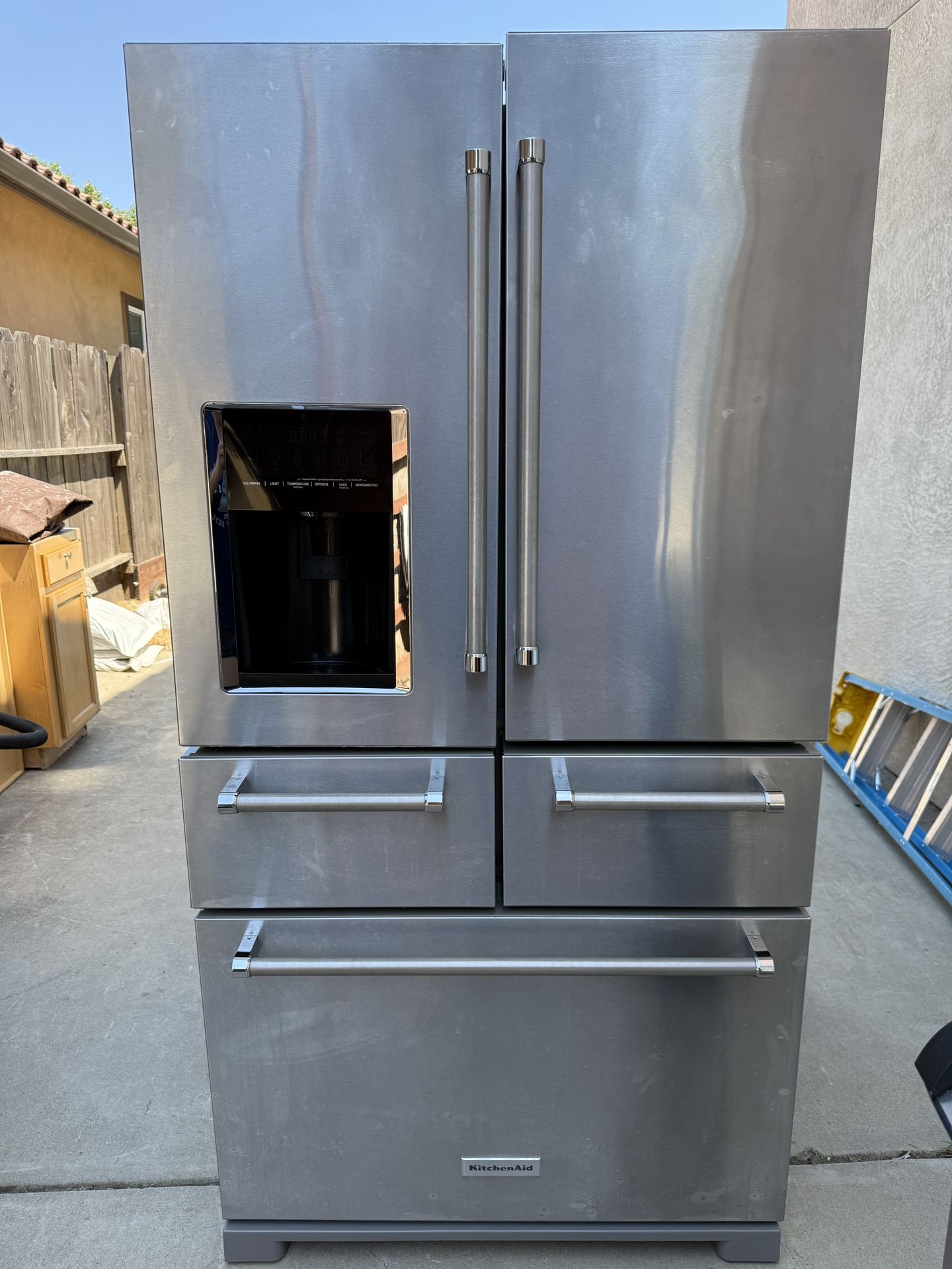 Refrigerator
