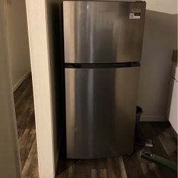 Like New Refrigerator 
