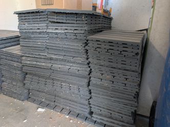 RUNNEN Gray Plastic Interlocking Floor Tiles – 734SF