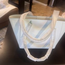 Michael Kors White Leather Tote Bag with Sleek Design