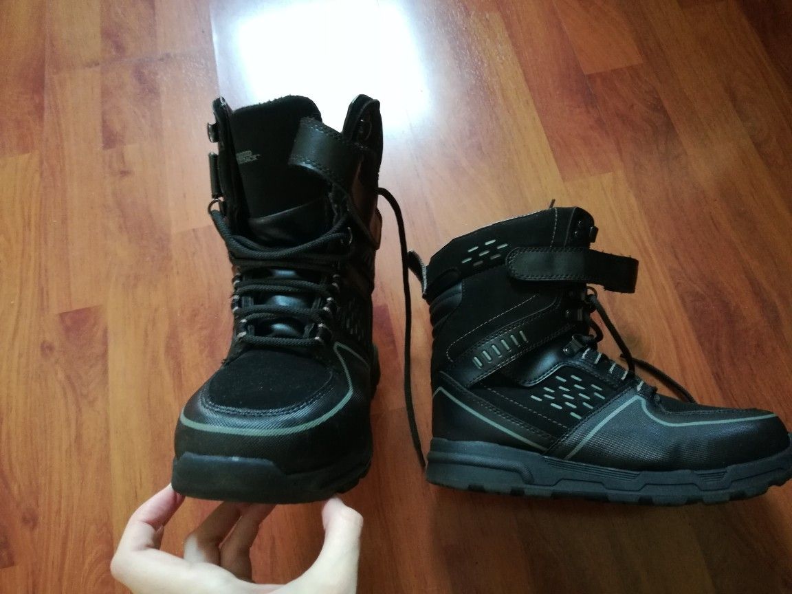 Thermolite snow boots size 4