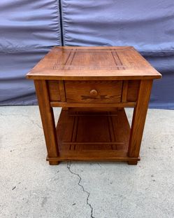 Wooden coffee table size 27”x23”x22”