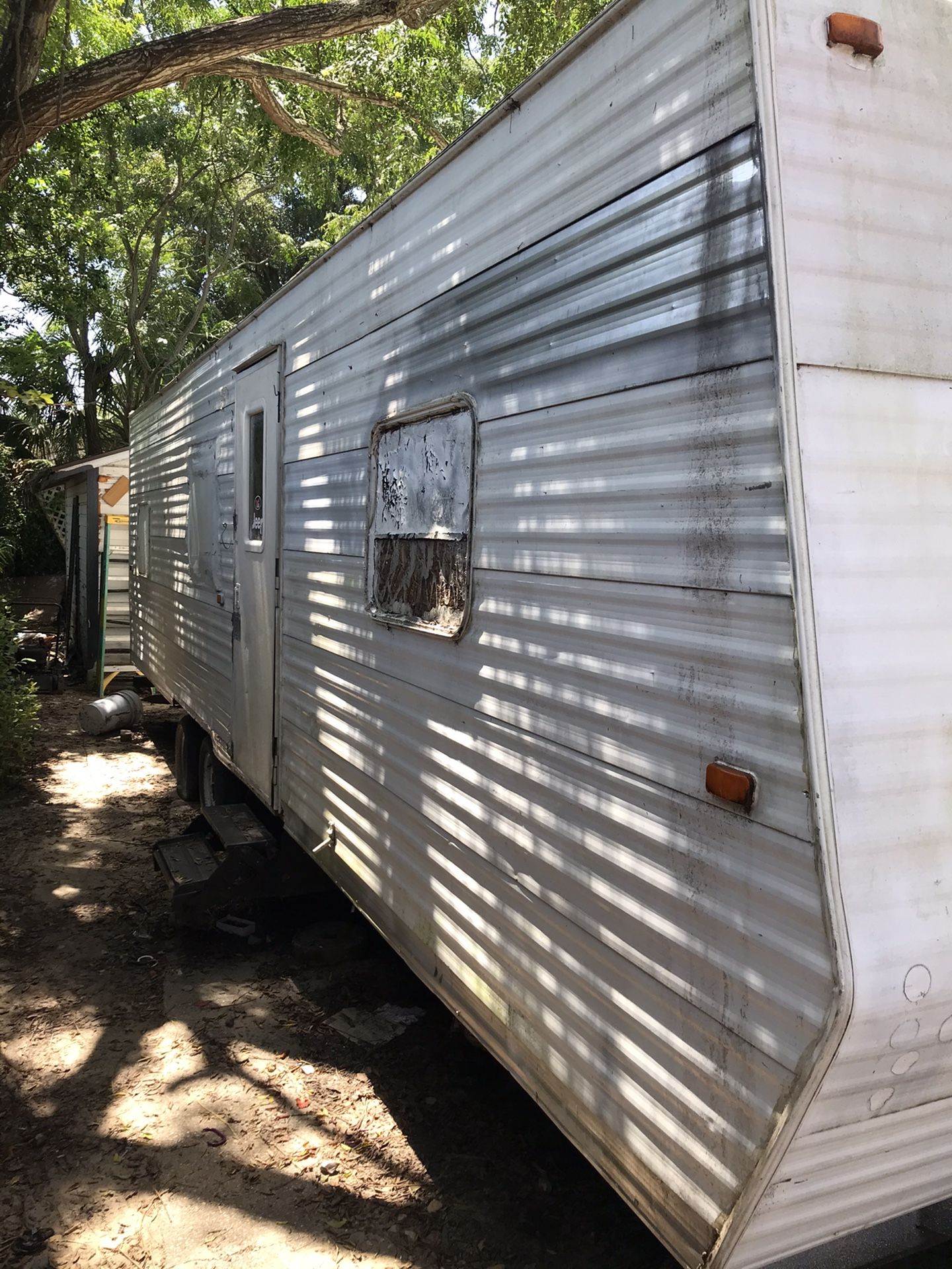 30 ft camper trailer rebuilt but not finished no tittle