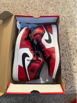 Jordan 1 Mid Chicago