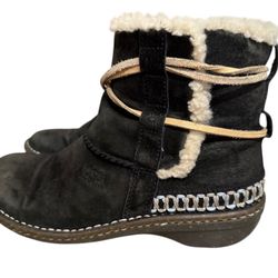 UGG Australia Cove Black Suede Leather Shearling Lace Up Boots - Women's Size 9, Gently Used