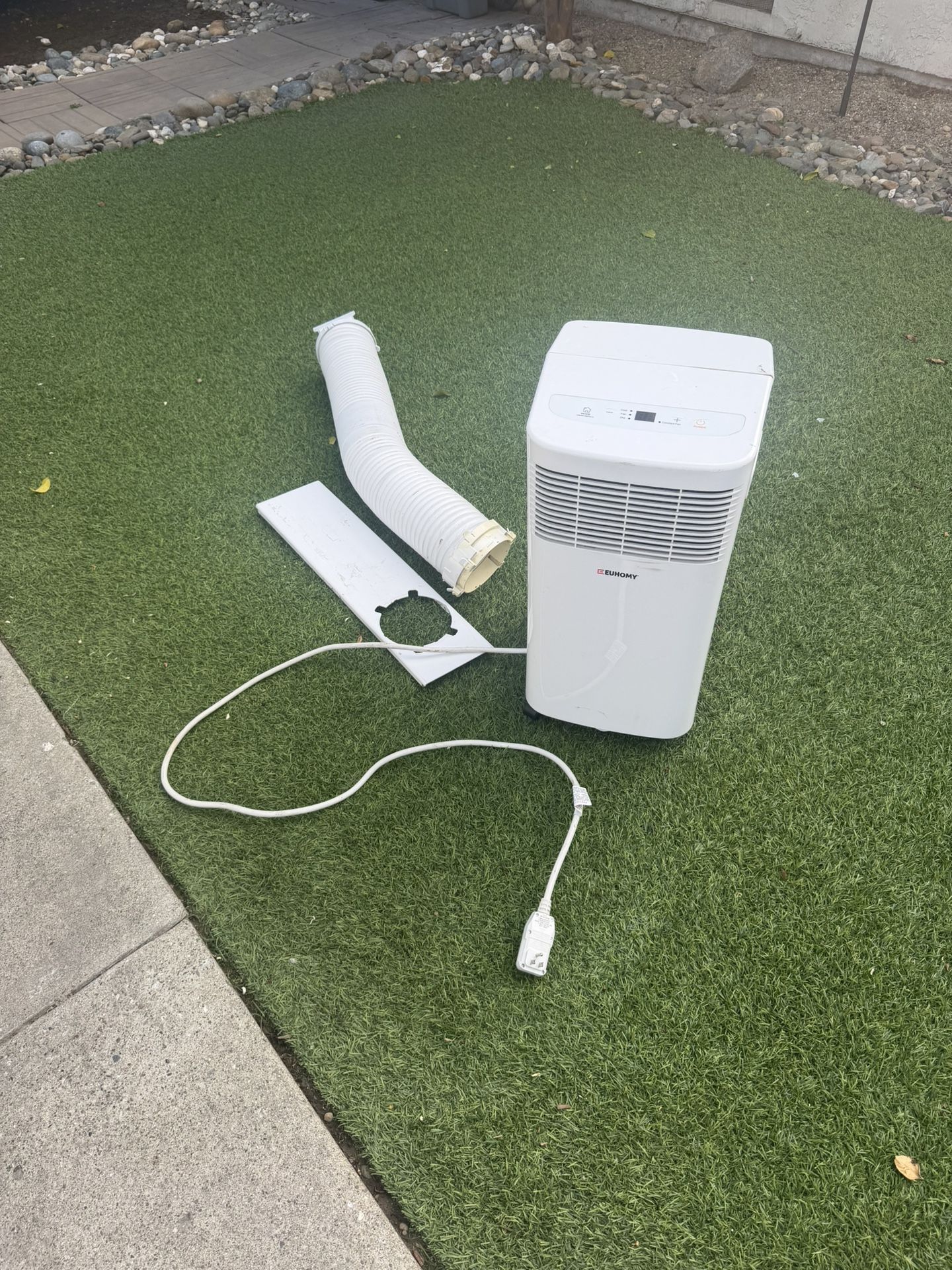 PORTABLE AIR CONDITIONER