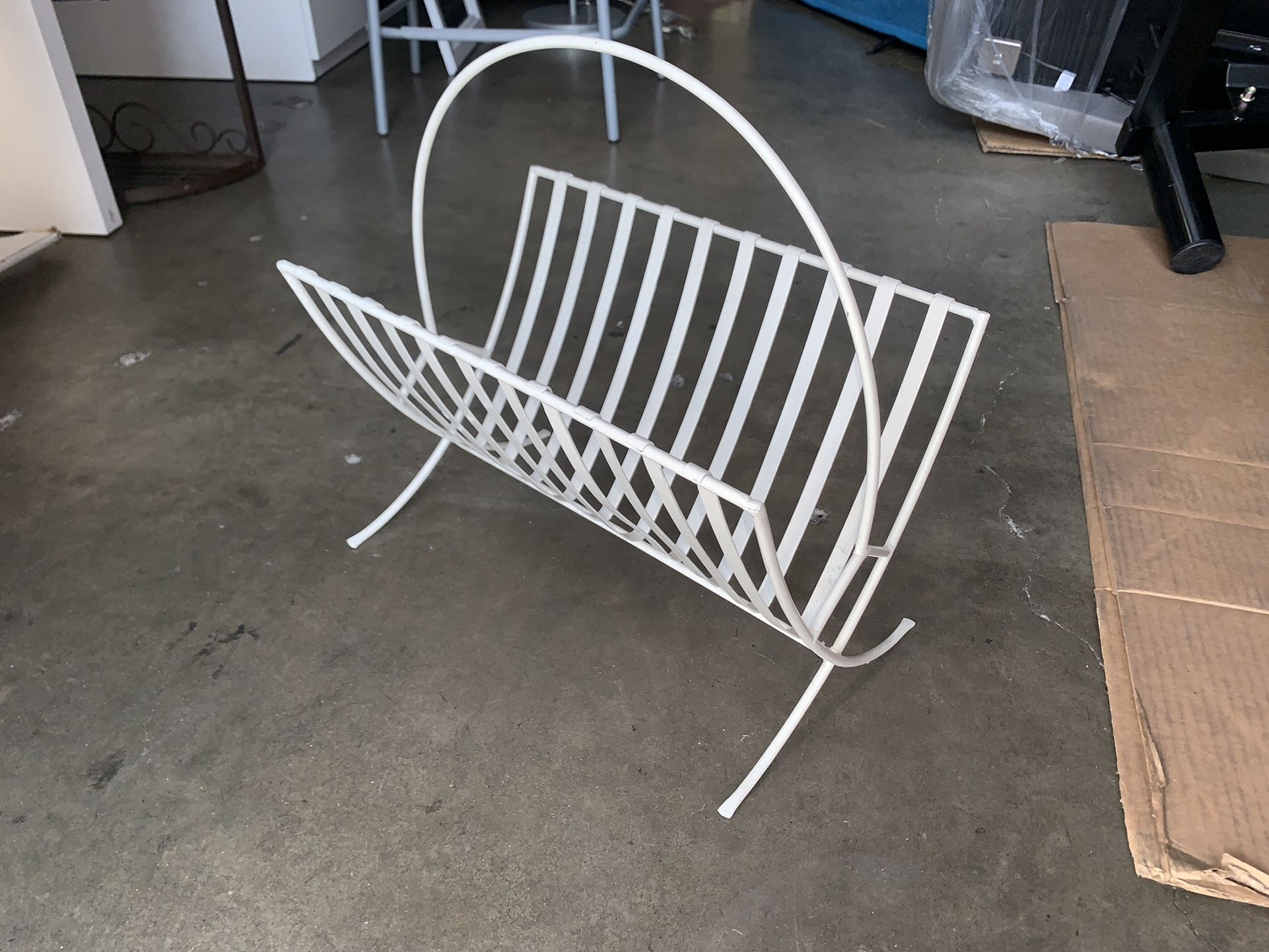 Metal Magazine Rack Very Good Condition 