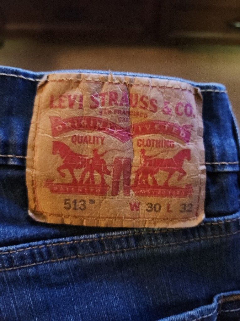 Levi Jeans Size 30W L32