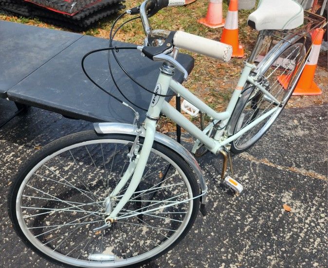 Mint Schwinn Wayfere Step Through Bike 